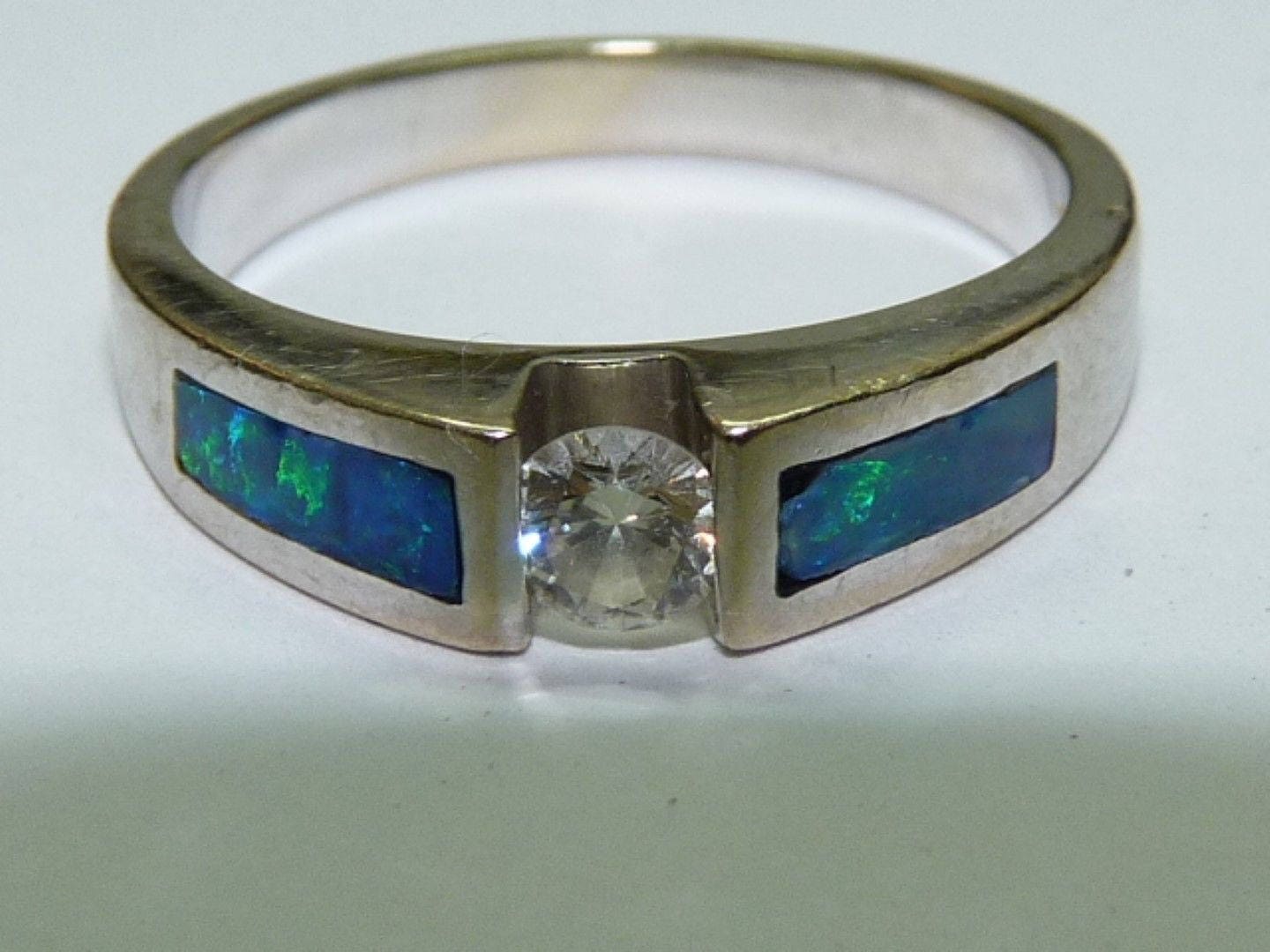 Elegante Vintage Gemarkt 14K Weißgold Ring ~0.20 Ct Diamant & Opal Steine, 5, 1 G Elegante Vintage Gemarkt 14K Weißgold Ring ~0.20 Ct Diamant & Opal Steine, 5, 1 G von ChaiArtsCollectibles