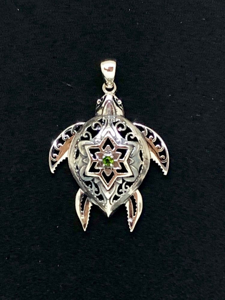 sterling Silber Schildkröte Anhänger Chromdiopsid Edelstein, Mandala Magen David sterling Silber Schildkröte Anhänger Chromdiopsid Edelstein, Mandala Magen David von ChaiVibes
