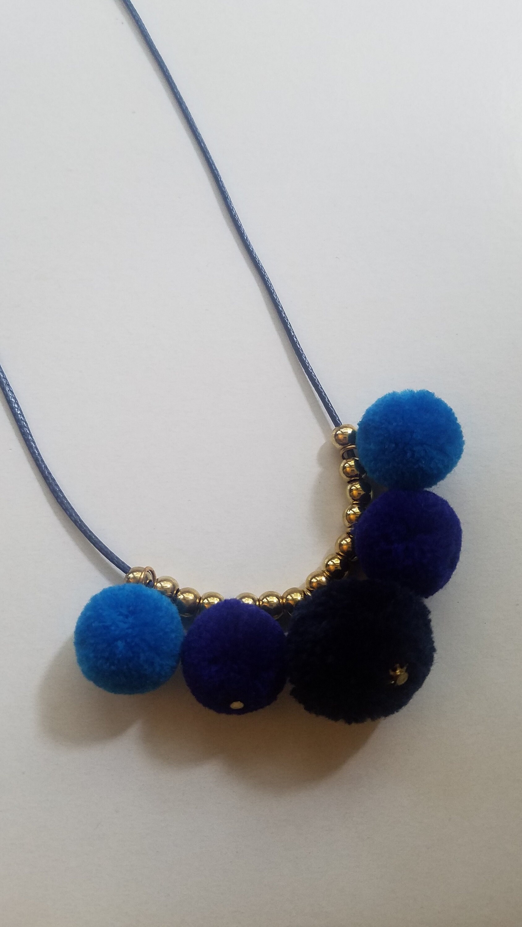 Azul Pom Halskette -/Weiche Und Flauschige Halskette Pompom Lustige Bunte Geschenk von ChaidezBoutique