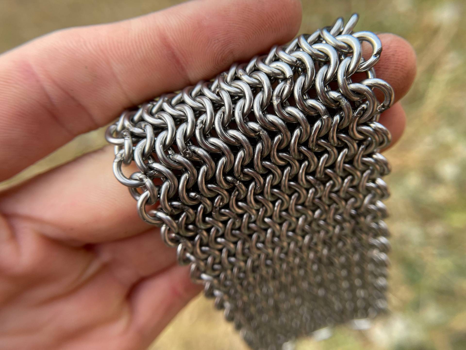 Extrabreites Chainmaille Armband, Schwere Armspange, Verschweißte Kettenglieder Extrabreites Chainmaille Armband, Schwere Armspange, Verschweißte Kettenglieder von ChainmailleByBim