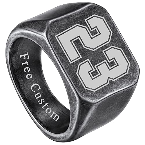 ChainsHouse Personalisierter Fingerring mit Sportnummer Retro Ring Damen Herren Quadrat Bandring Benutzerdefiniert Sportlernummer Ring für Weihnachte Valentinstag von ChainsHouse