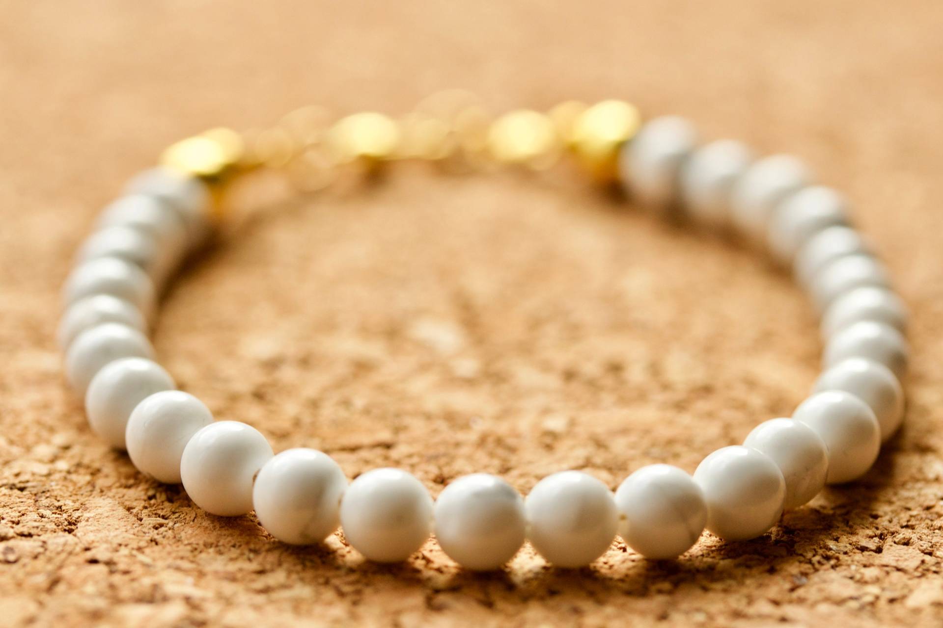 Howlite Armband||6mm Armband||Schichtenarmband||Schichtschmuck||Boho Armband||Handgefertigter Schmuck||Beruhigendes Armband Howlite Armband||6mm Armband||Schichtenarmband||Schichtschmuck||Boho Armband||Handgefertigter Schmuck||Beruhigendes Armband von ChakraAdornmentsGems