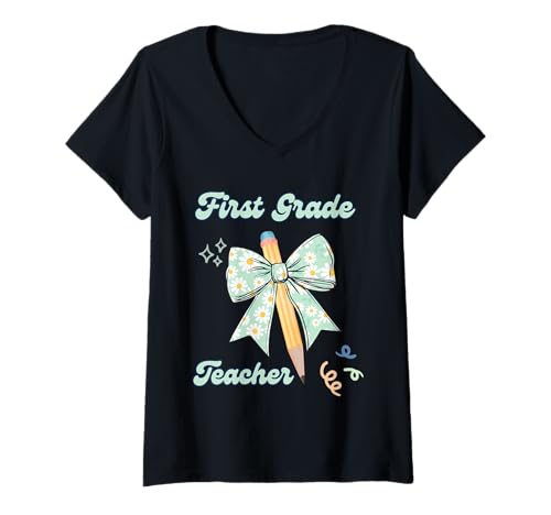 Damen Lehrer der ersten Klasse mit Daisy Bow Pencil T-Shirt mit V-Ausschnitt Damen Lehrer der ersten Klasse mit Daisy Bow Pencil T-Shirt mit V-Ausschnitt von Chalkboard Charm Designs