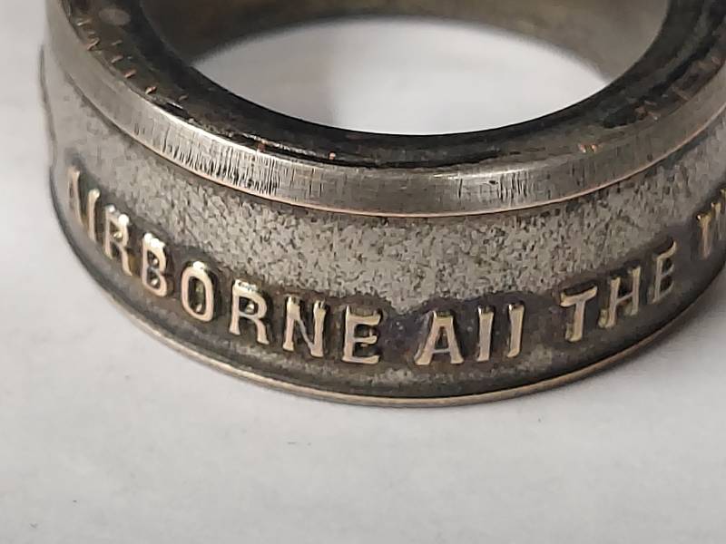 All The Way Challenge Münzring in Der Luft von ChallengeCoinRings