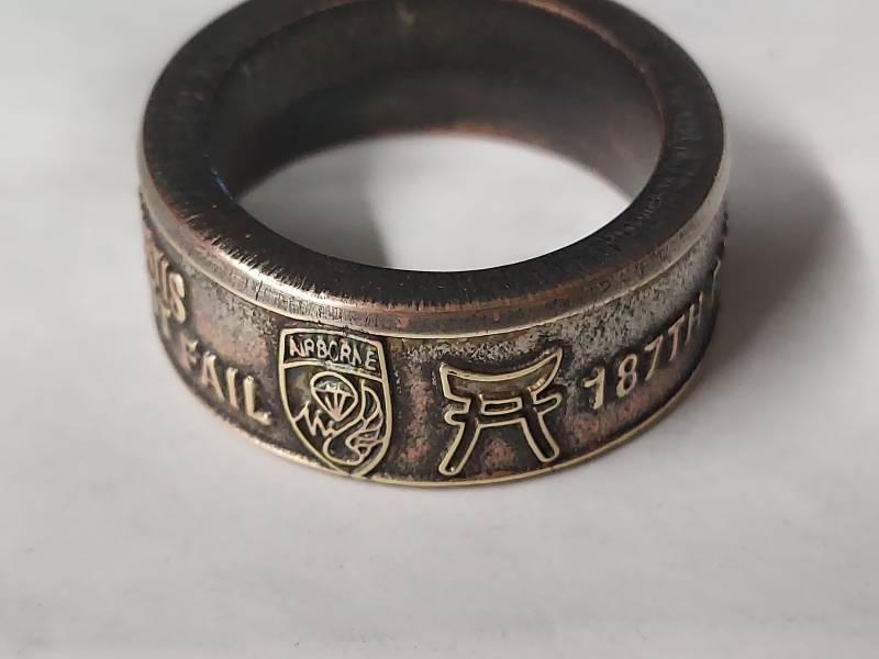 Us Army, Rakkasans Herausforderung Münzring. Rechtschreibfehler Auf Virtus Rabatt Gilt von ChallengeCoinRings