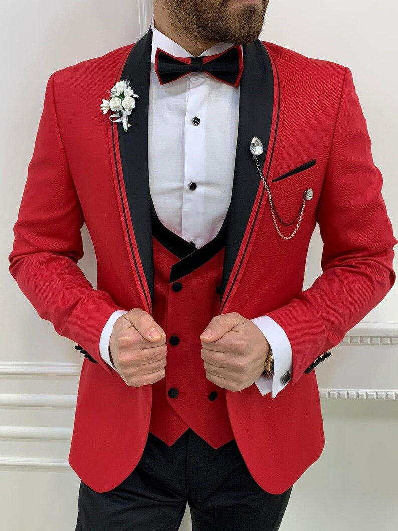 Männer Rot Anzüge 3-Teilige Slim Fit One Button Hochzeit Bräutigam Party Wear Mantel Hose, Plus Größe Roter Anzug, Burgundy Anzug von Chamantailormade