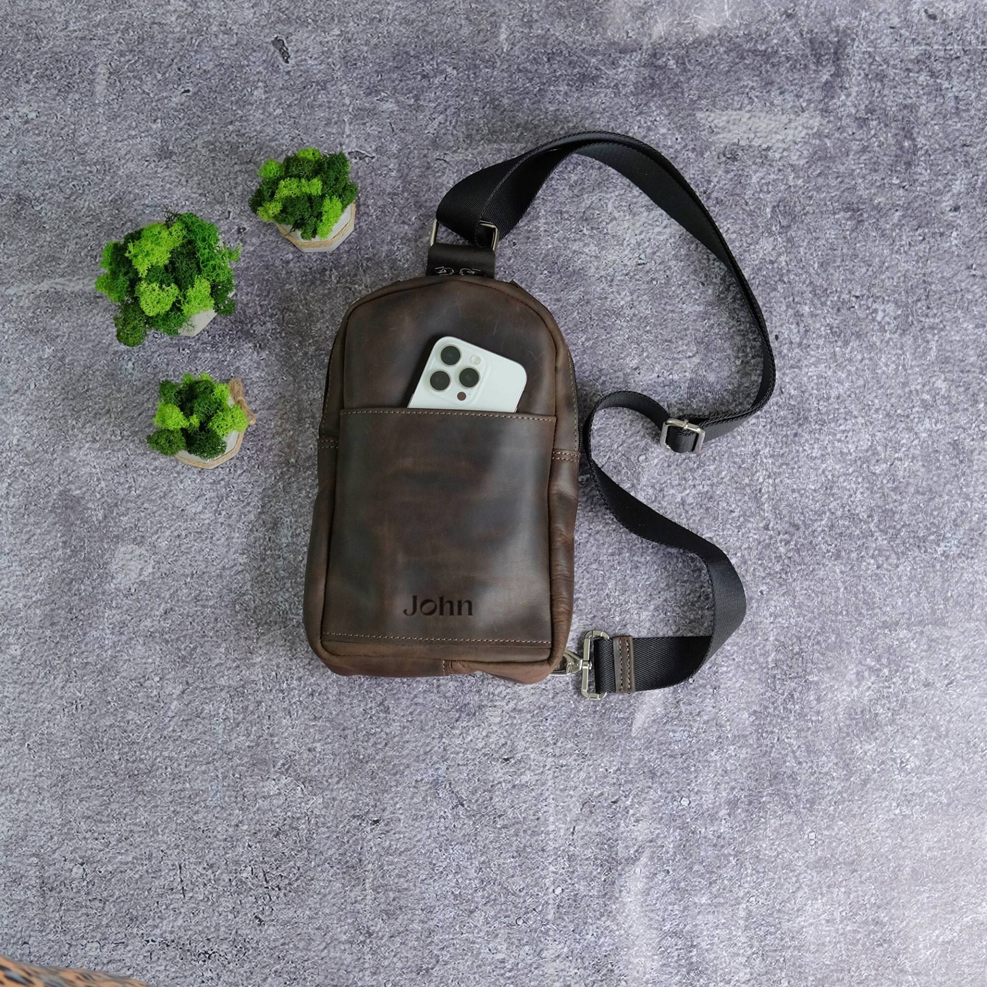 Leder Sling Bag Men, Personalisierte Fanny Pack Mem, Kleine Gürteltasche, Geschenk Für Papa Oder Mann, Crossbody Leder Sling Bag Men, Personalisierte Fanny Pack Mem, Kleine Gürteltasche, Geschenk Für Papa Oder Mann, Crossbody von ChameleonUA