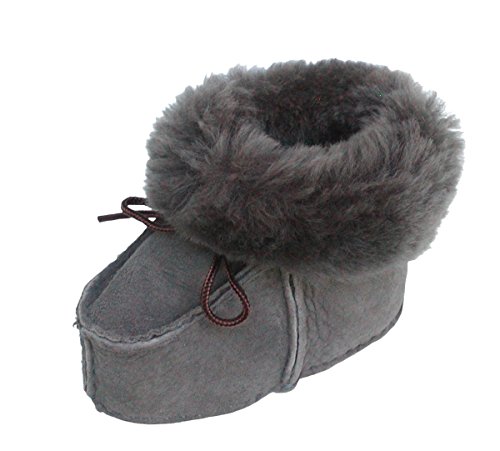 warme Lammfell Babyschuhe grau mit Fellkragen und Kordel, Gerbung ohne schädliche Stoffe, Gr. 17-18 von Chamier Lammfellprodukte