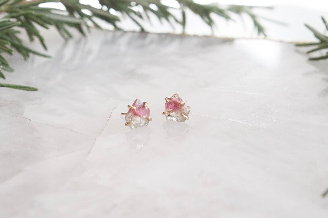 Rose Cut Pink Und Blau Turmalin Ohrstecker Rose Cut Pink Und Blau Turmalin Ohrstecker von ChampagneAndGlitter
