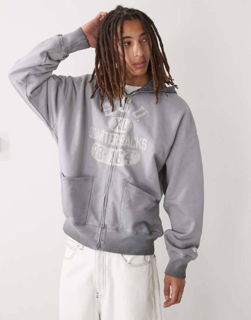 Champion - Kapuzenpullover in verwaschenem Schwarz mit Print von Champion