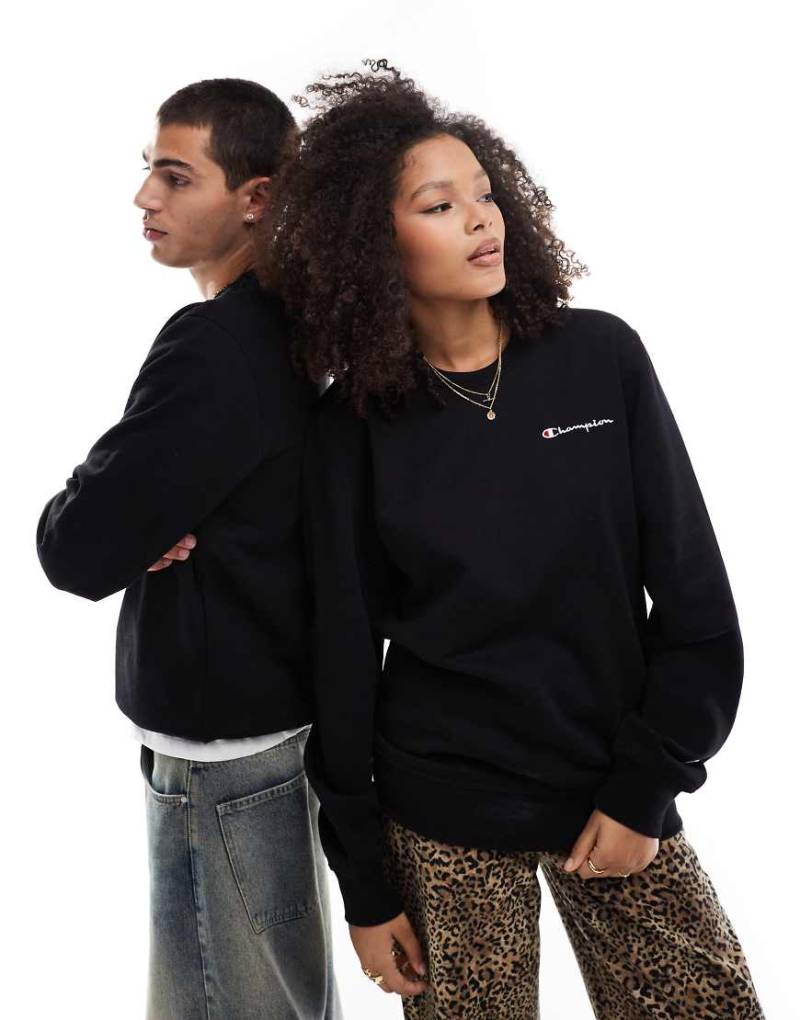 Champion - Legacy - Unisex-Sweatshirt in Schwarz mit Logo auf der linken Brustseite von Champion