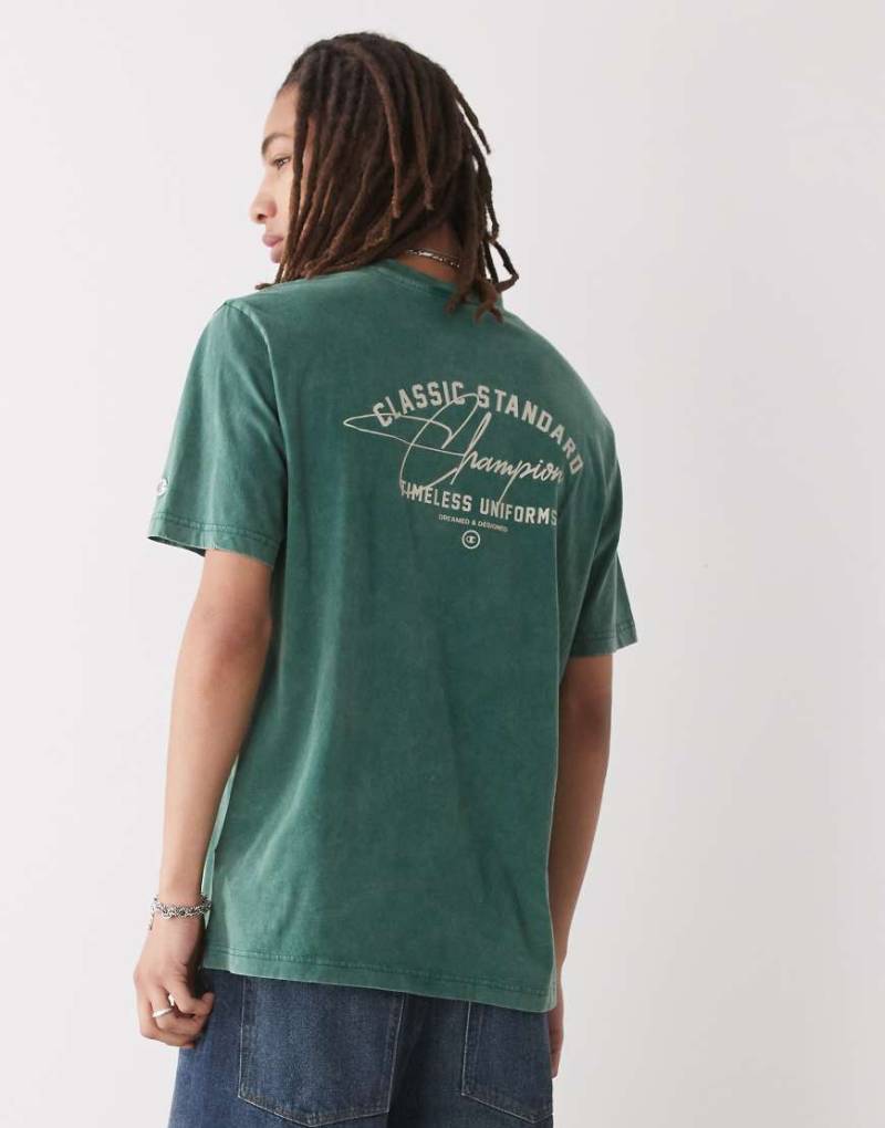 Champion - T-Shirt in Grün mit Rundhalsausschnitt und Rückenprint von Champion