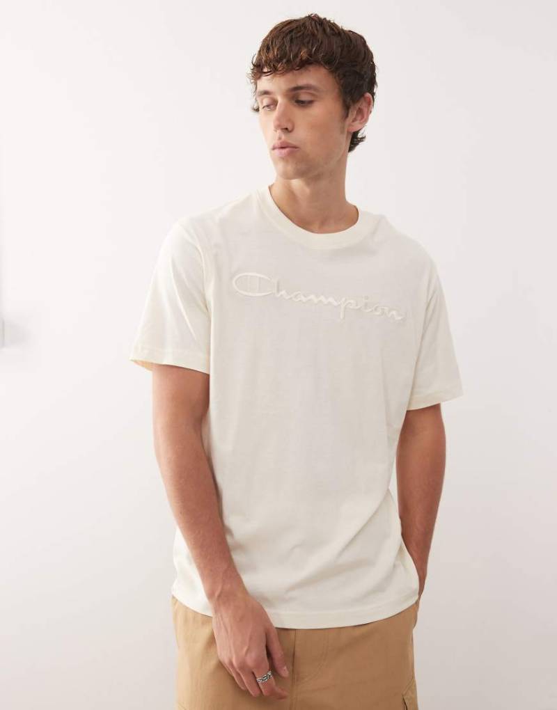 Champion - T-Shirt in Wollweiß mit farblich abgestimmtem Logo von Champion