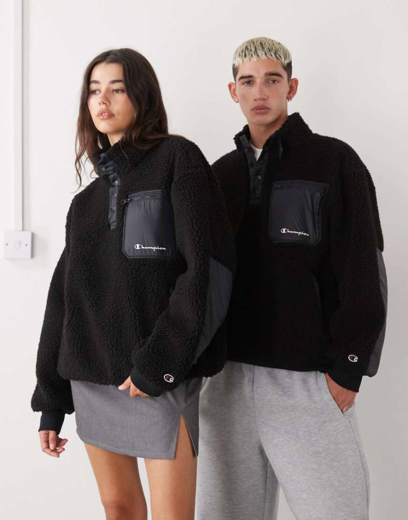 Champion - Unisex-Fleece-Sweatshirt in Schwarz mit kurzer Druckknopfleiste von Champion