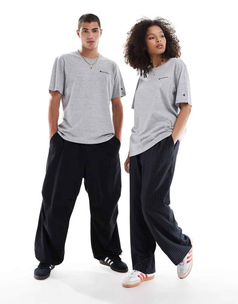 Champion - Unisex-T-Shirt in Grau mit Logo auf der linken Brust von Champion