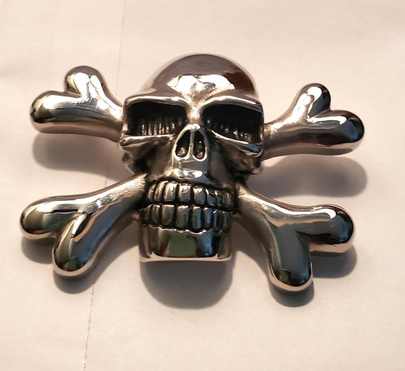 Totenkopf & Crossbones Anhänger - Silber von ChampysAccessories