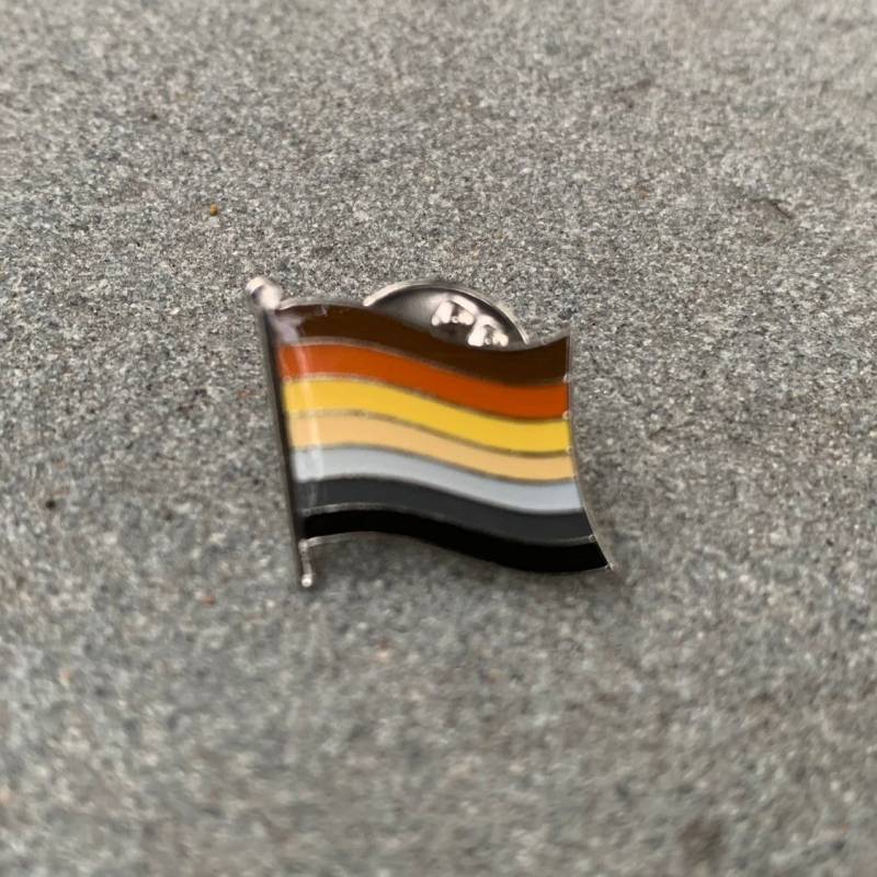 Bear Pride | Lgbtq Flagge Silber-Rücken Pin Anstecker Für Lapels, Shirts, Rucksäcke, Mützen, Etc von ChangedMe