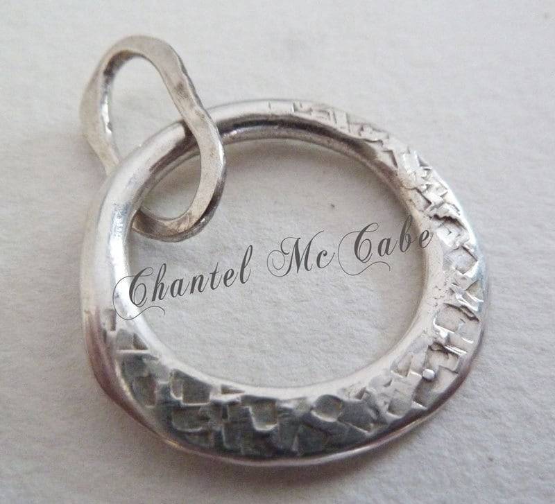 Argentium Sterlingsilber Runde Scheibe Anhänger, Rustikal Und Strukturierte - Perth, Western Australia Argentium Sterlingsilber Runde Scheibe Anhänger, Rustikal Und Strukturierte - Perth, Western Australia von ChantelMcCabe