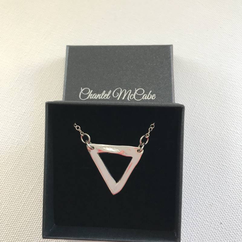 Fertige "Dreieck" Halskette Mit Feinen Silber Anhänger Und Sterling Silber Kette - Perth, Western Australia | 22 von ChantelMcCabe