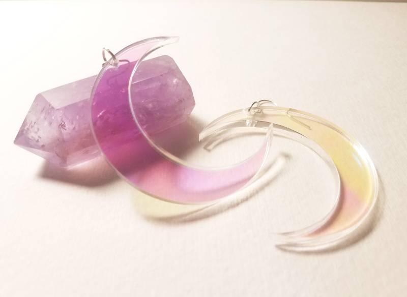 Halbmond Ohrringe/Irisierende Mond Okkulte Laser Cut Schmuck von ChaosCoven