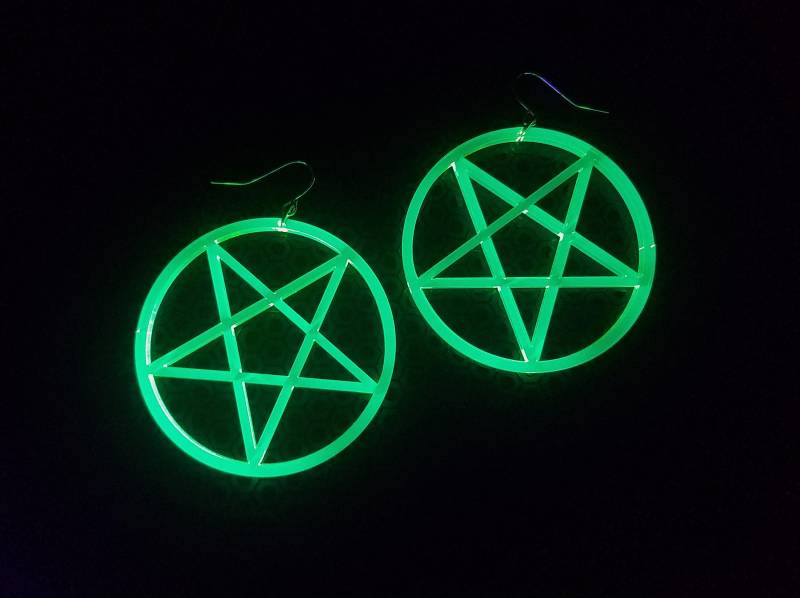 Invertiertes Pentagramm Ohrringe/Grün Fluoreszierend Uv Reaktiv Schwarzlicht Witchy Goth Glow Neon Cyberpunk von ChaosCoven
