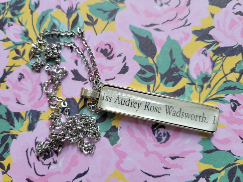 Audrey Rose Wadsworth Rechteck Anhänger Halskette Mit Stalking Jack The Ripper Buchseiten von ChaosTheoryDesigns