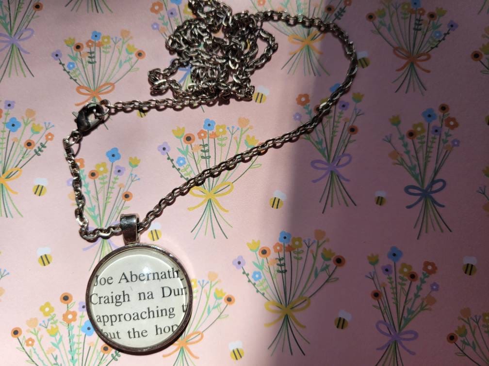 Craigh Na Dun Anhänger Aus Outlander Buchseiten von ChaosTheoryDesigns