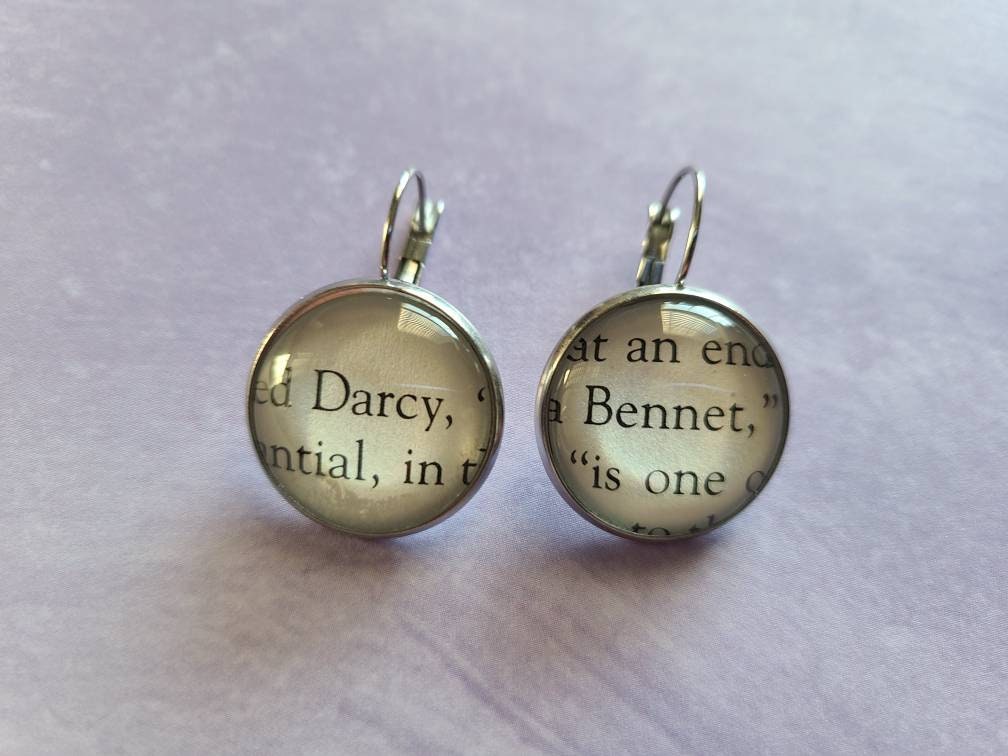 Darcy Und Bennet Anhänger Ohrringe Aus Stolz Vorurteil Buchseiten von ChaosTheoryDesigns