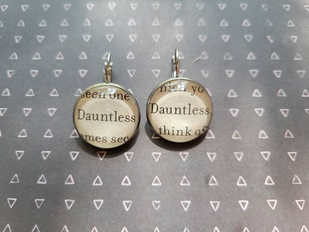 Fraktion Anhänger Ohrringe Aus Buchseiten von ChaosTheoryDesigns