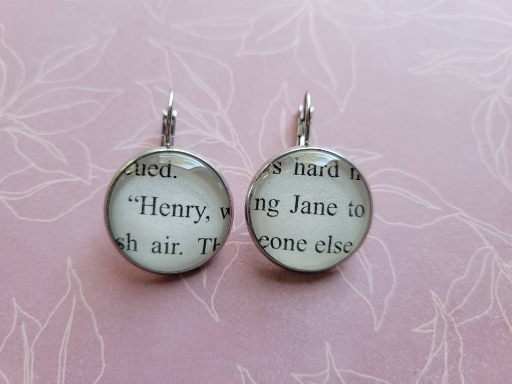 Henry Und Jane Anhänger Ohrringe Aus Find Buchseiten von ChaosTheoryDesigns