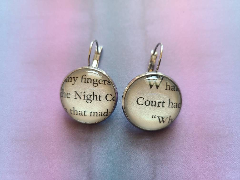 Hof Ohrringe Mit Thorns Und Rosen Buchseiten von ChaosTheoryDesigns