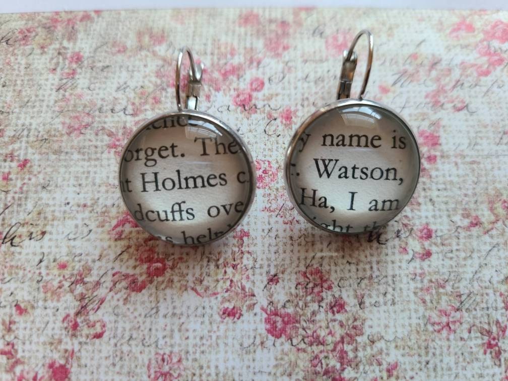 Holmes Und Watson Anhänger Ohrringe Aus Sherlock Buchseiten von ChaosTheoryDesigns