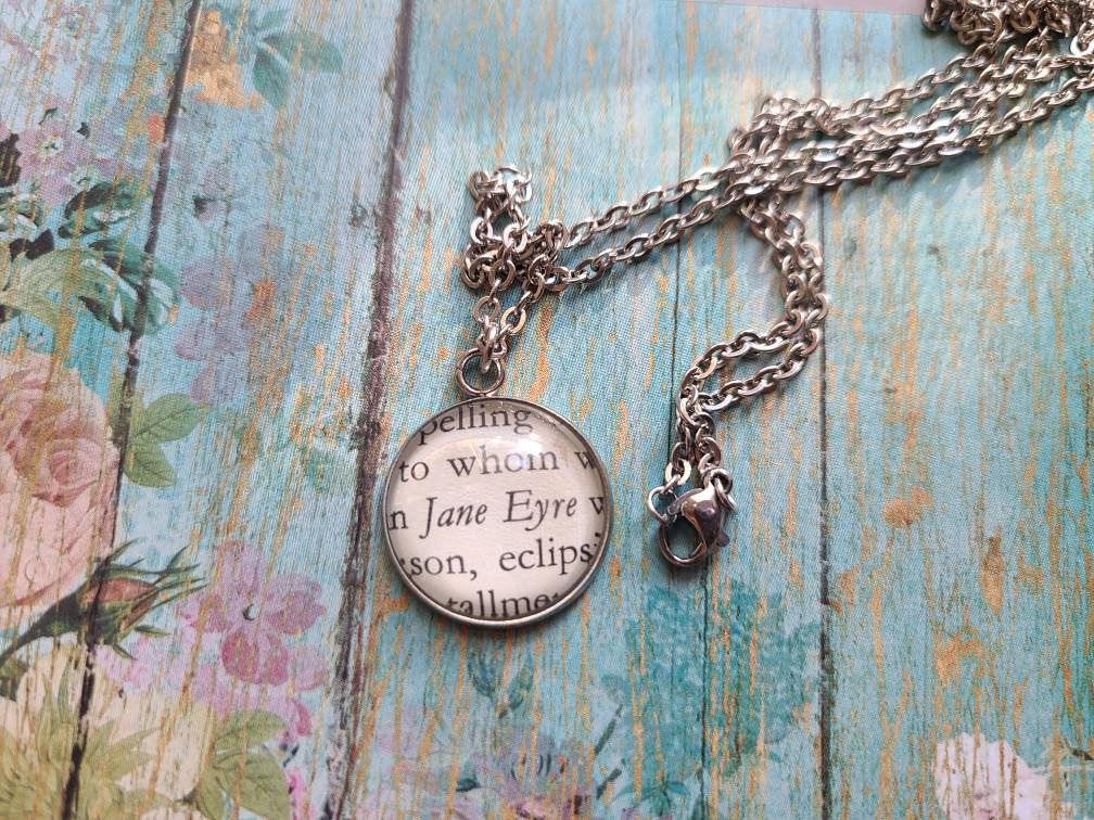 Jane Eyre 20mm Anhänger Halskette Mit Buchseiten von ChaosTheoryDesigns