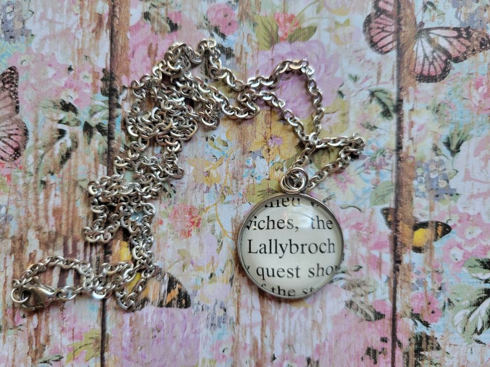 Lallybroch 20mm Halskette Aus Outlander Buchseiten von ChaosTheoryDesigns