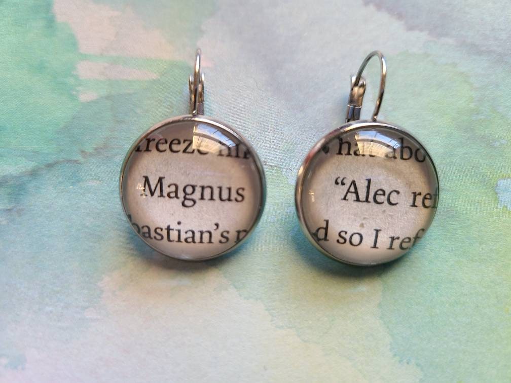 Magnus Und Alec Hängeohrringe Aus Den Buchseiten Der Unterwelt von ChaosTheoryDesigns