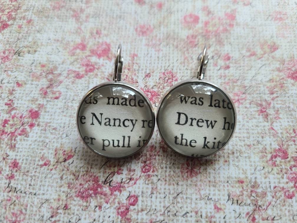 Nancy Drew Anhänger Ohrringe Aus Buchseiten von ChaosTheoryDesigns
