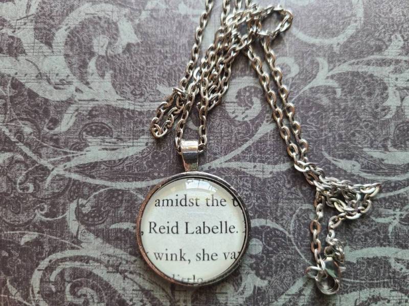 Reid Labelle Anhänger Halskette Mit Göttern Und Monstern Buchseiten von ChaosTheoryDesigns