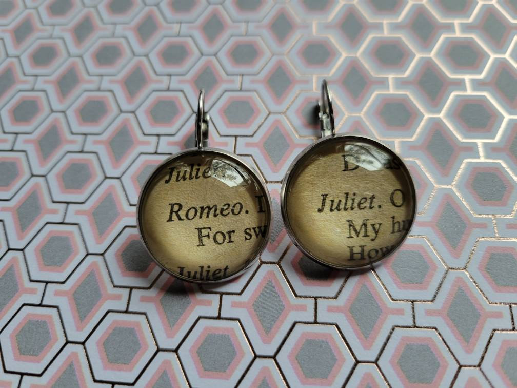 Romeo Und Julia Anhänger Ohrringe Aus Buchseiten von ChaosTheoryDesigns