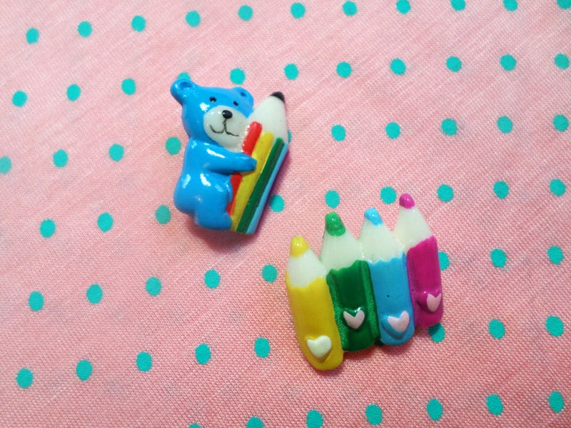 Kawaii Knalliges Vintage 80Er Pop Teddy Bleistifte Brosche Badge 2Er Set von ChaoticCandyClothing