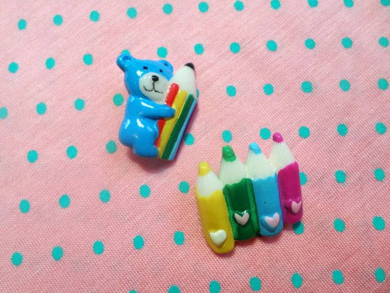 Kawaii Knalliges Vintage 80Er Pop Teddy Bleistifte Brosche Badge 2Er Set von ChaoticCandyClothing