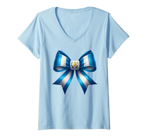 Damen Guatemaltekische Flagge Frauen Chapina Guatemaltekische Mädchen Schleife Kokette T-Shirt mit V-Ausschnitt Damen Guatemaltekische Flagge Frauen Chapina Guatemaltekische Mädchen Schleife Kokette T-Shirt mit V-Ausschnitt von Chapina Apparel Guatemalan Girl Guatemala Flag Kid