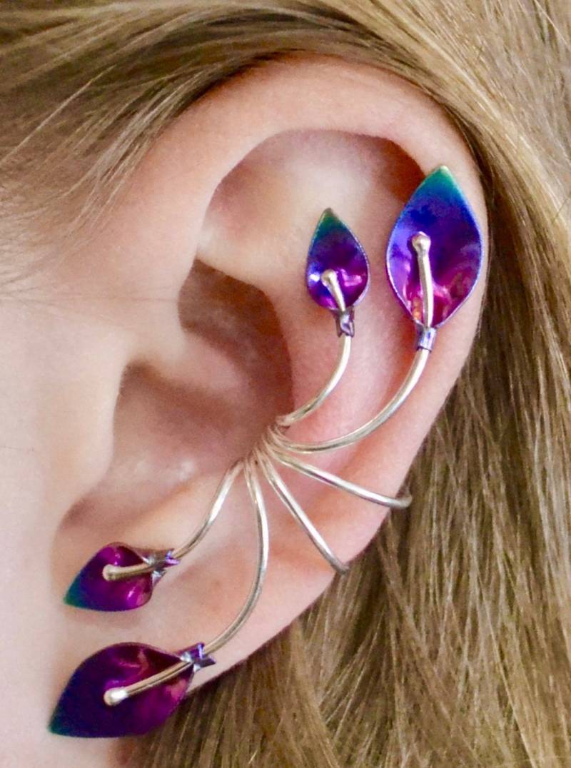 Calla Lilie Ohrspray Ohrmanschette Ohrkriecher Calla-Lilien-Ohrmanschette Regenbogen Ohne Piercing von ChapmanJewelry