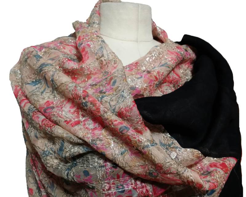 Deco Seide Chiffon Schal Mit Silber Couching Deco Seide Chiffon Schal Mit Silber Couching von ChappellRoseHolt