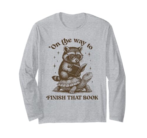 Literary Girl Buchish Waschbär Vintage Lustiges Lesegeschenk Langarmshirt von Chapter Keepers