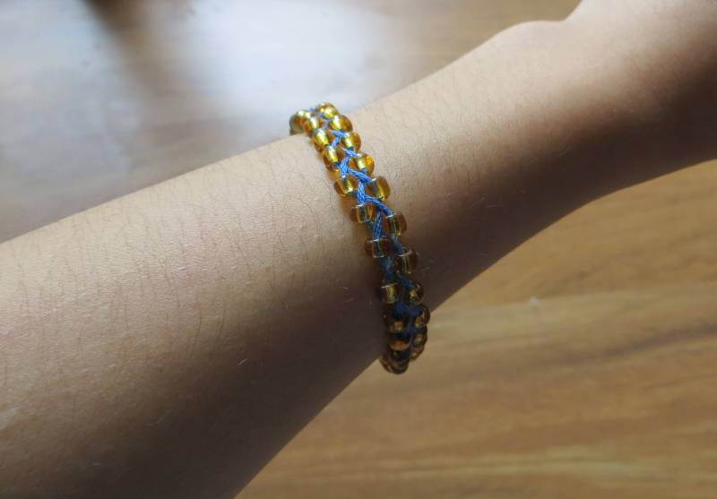 Blaues Geflochtenes Armband Mit Goldfarbenen Perlen Für Kinder/Kleines Mädchen Kleiner Junge von CharDustJewelry