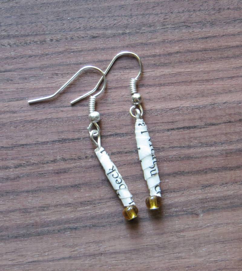 Handgemachte Buchseite Perlen Ohrringe Mit Verschiedenen Farben Sekundärperlen von CharDustJewelry