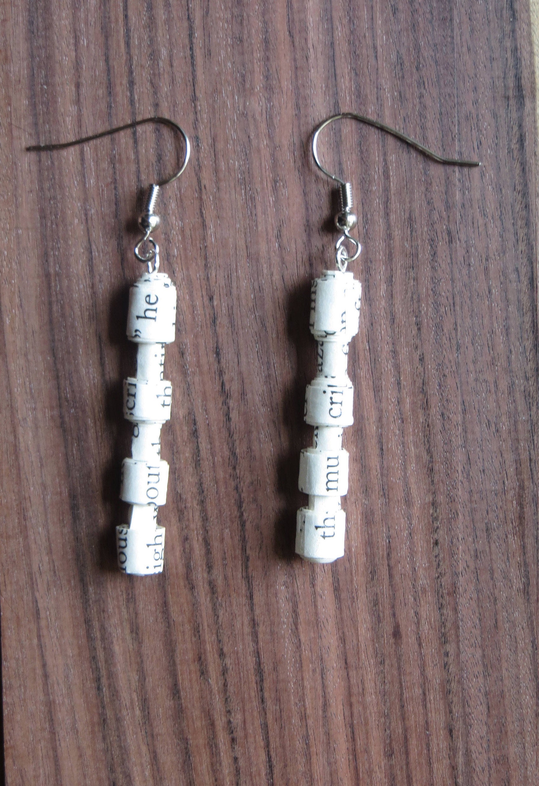 Handgemachte Upcycled Papierperlen Ohrringe/Buchliebhaber Buchschmuck Schmuck Back To School Lehrer Bibliothekar von CharDustJewelry