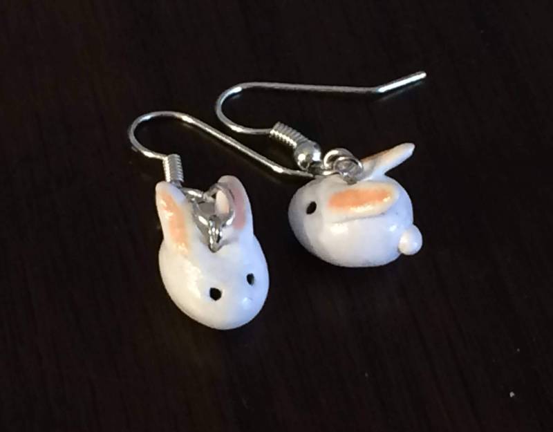Niedliche Mochi Hase Poly Clay Ohrringe // Entzückendes Tier Waldtier Bauernhof Junges Mädchen Teenager Frau Geschenk von CharDustJewelry