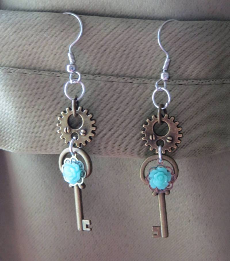 steampunk Rose Und Schlüsseltropfen Ohrringe/Teal Bronze - Pfirsich Kupfer Blumen Uhrwerk Cosplay von CharDustJewelry
