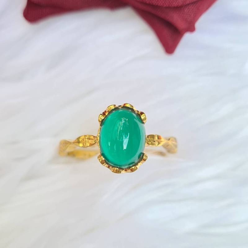 Natürlicher Grüner Achat in Der Größe 7×9 Mm. Sterling Silber Mit Vergoldetem Ring. Schmuck Im Thai-Stil von CharissaGemstone